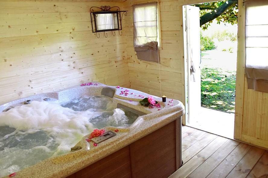 بيدار La Cabane D'Arbolateia Piscine & Spa المظهر الخارجي الصورة